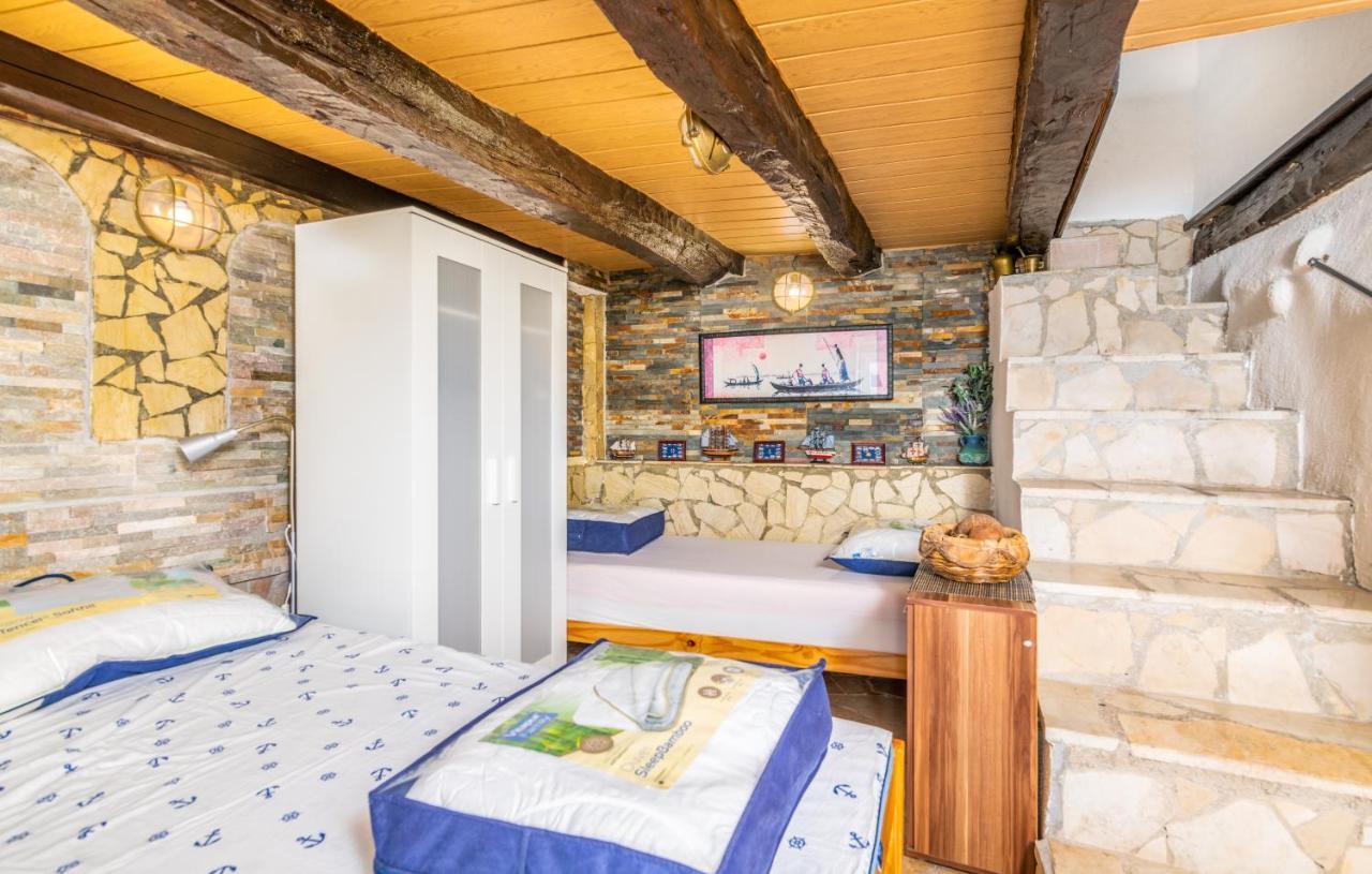 Stone House Knez Apartment เวอร์บนิค ภายนอก รูปภาพ