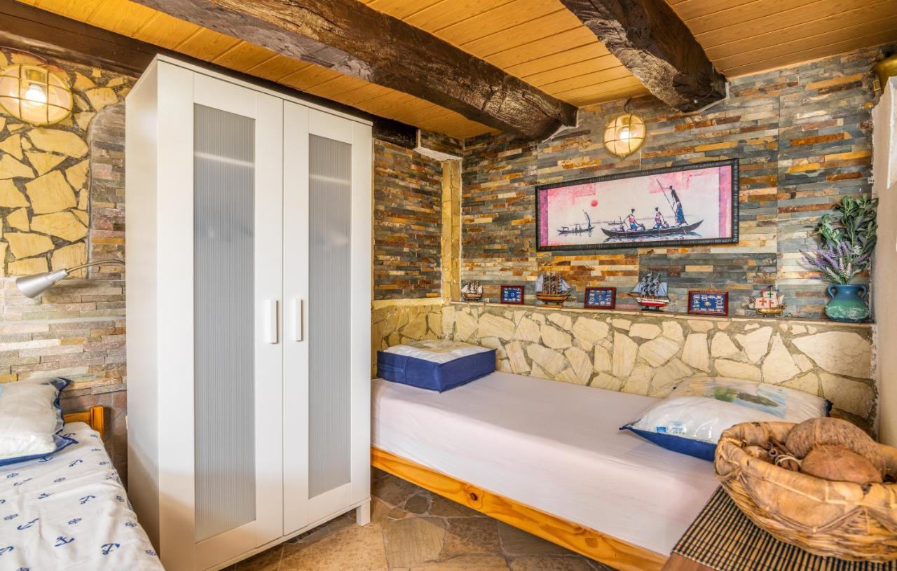 Stone House Knez Apartment เวอร์บนิค ภายนอก รูปภาพ